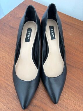 DKNY Black Pointed-Toe Leather Pumps